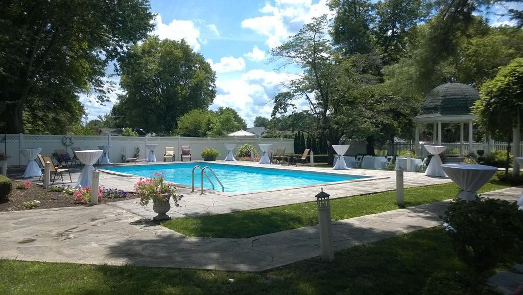 Greene Gables Inn White Hall Exterior photo